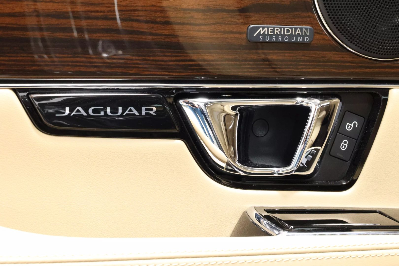 2017 Jaguar Xj - Image 48