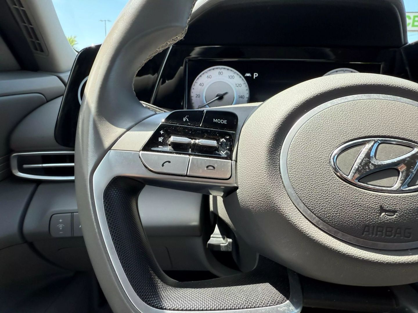 2021 Hyundai Elantra - Image 28