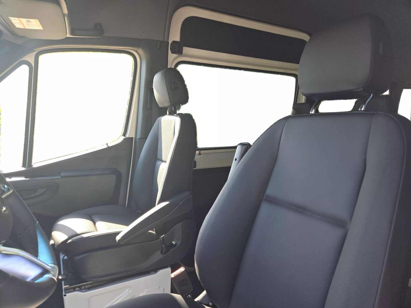 2025 Mercedes-benz Sprinter 2500 Passenger - Image 19