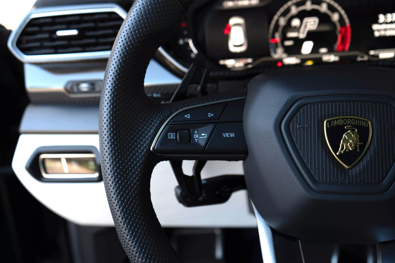 2024 Lamborghini Urus - Image 38