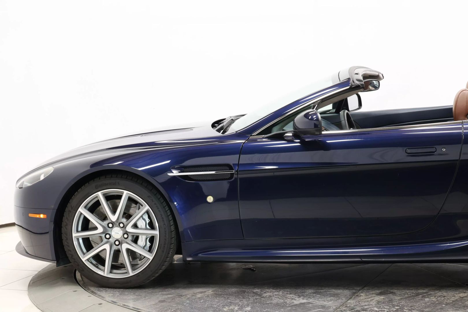 2014 Aston Martin Vantage - Image 7