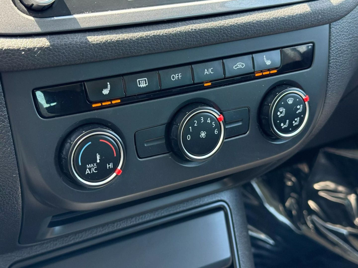 2013 Volkswagen Tiguan - Image 37