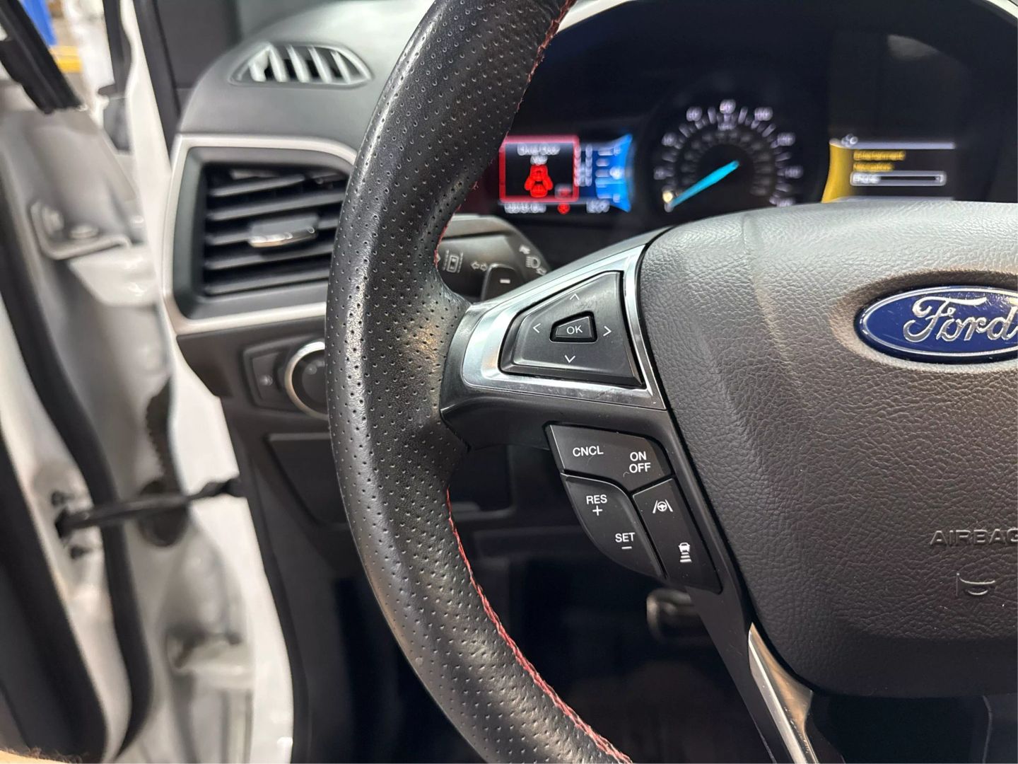 2020 Ford Edge - Image 26