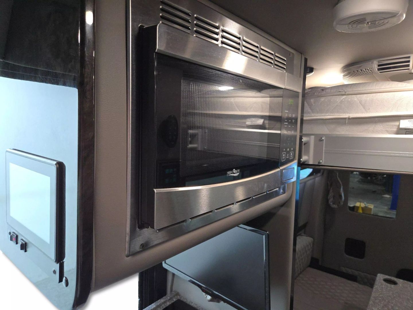 2019 Mercedes-benz Sprinter 2500 Crew - Image 20
