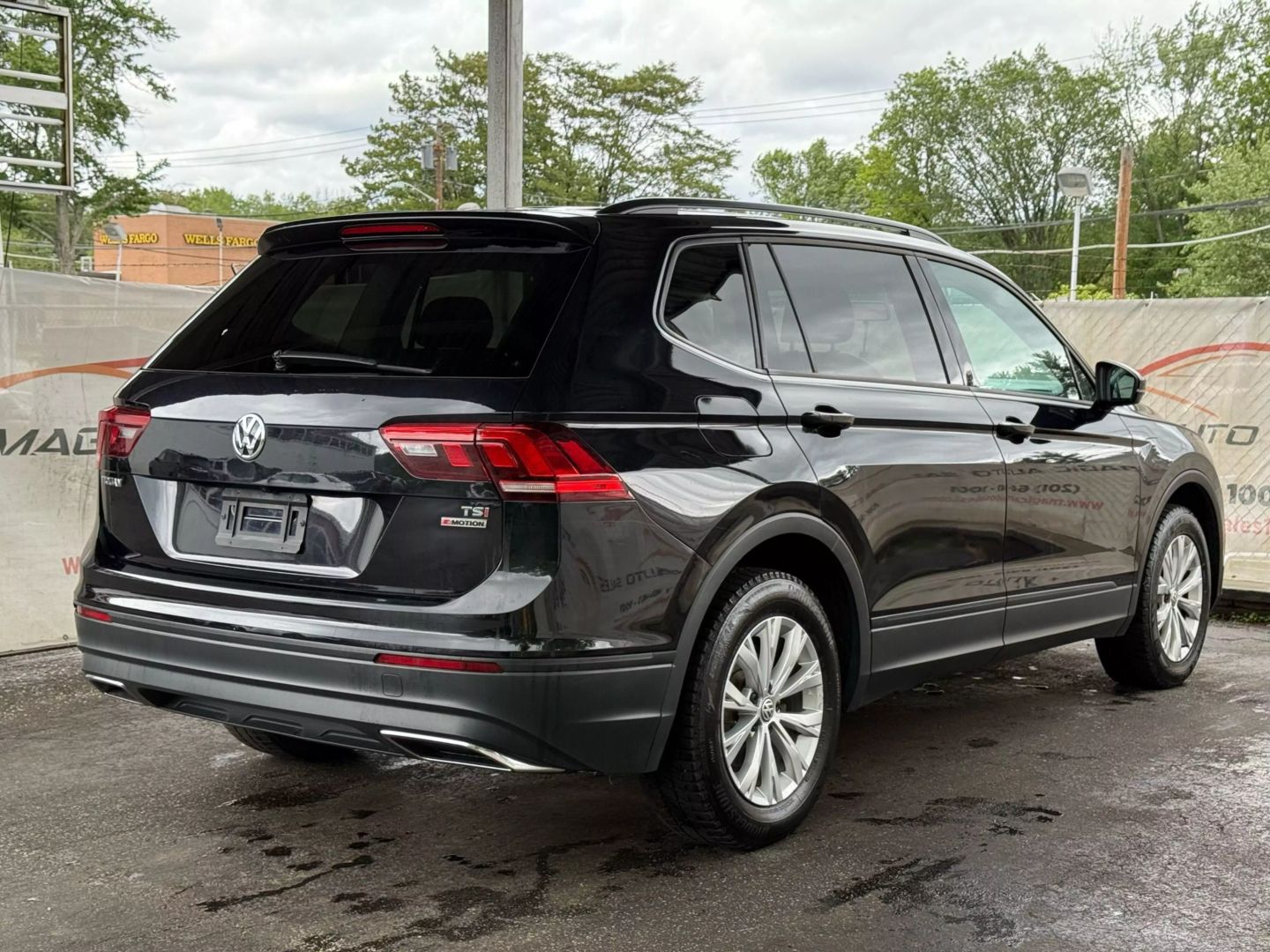 2018 Volkswagen Tiguan - Image 11