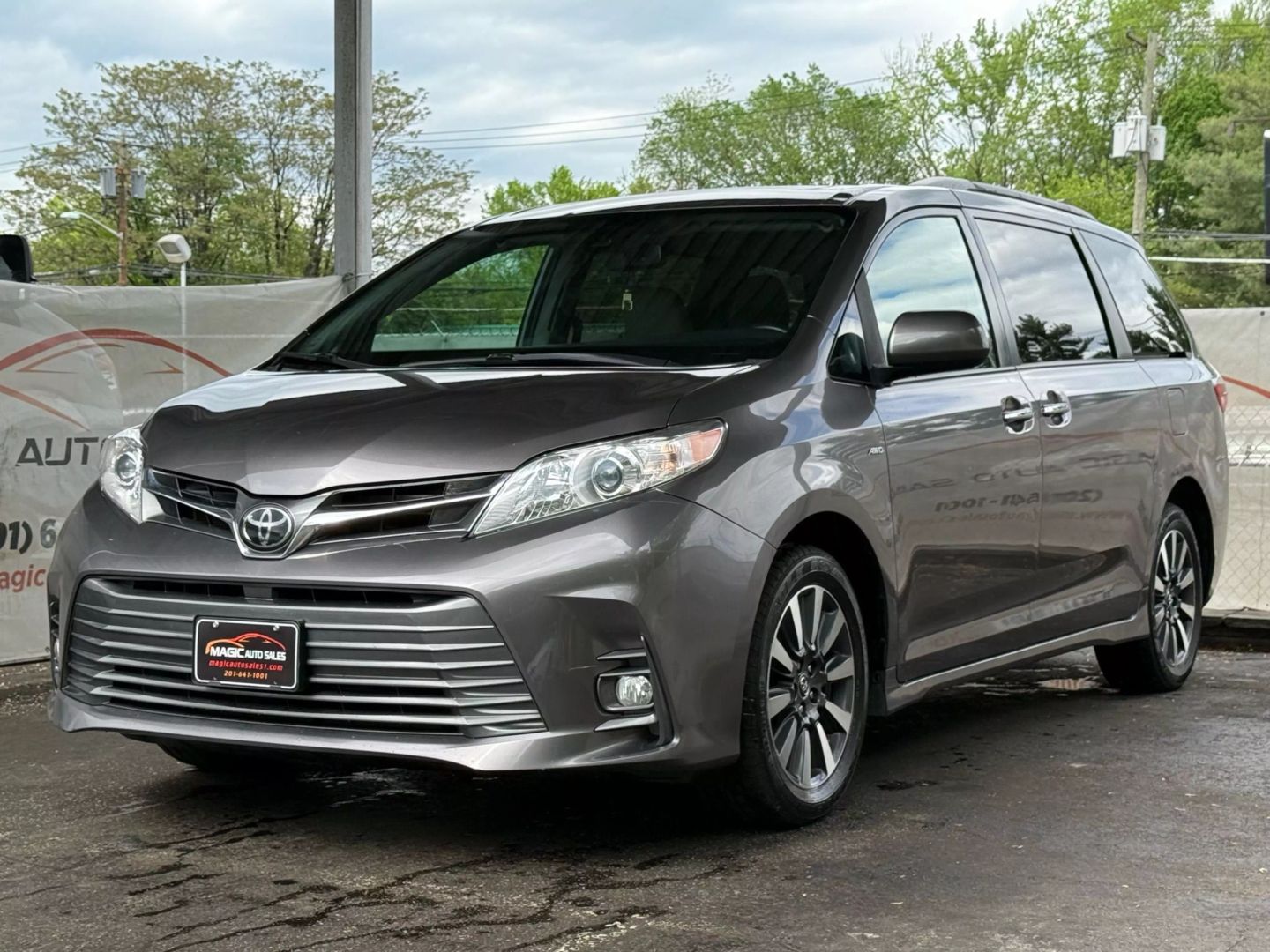 2020 Toyota Sienna - Image 3