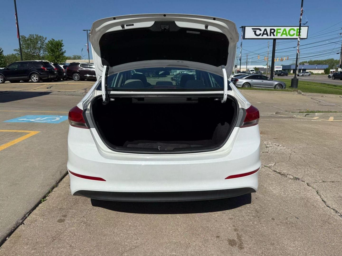 2018 Hyundai Elantra - Image 12