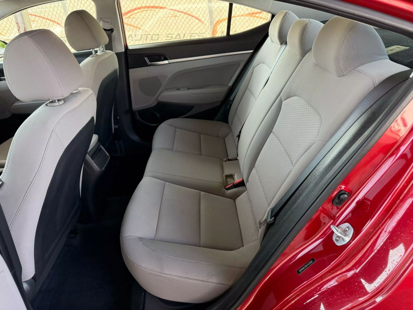 2019 Hyundai Elantra - Image 18
