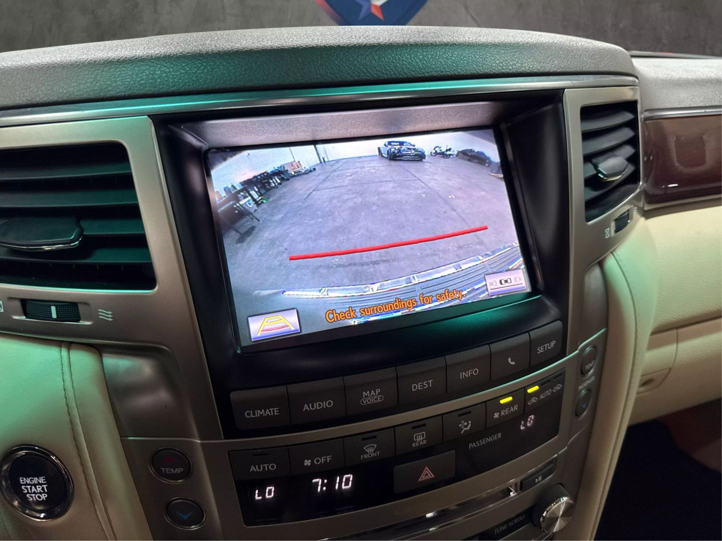 2013 Lexus Lx - Image 21