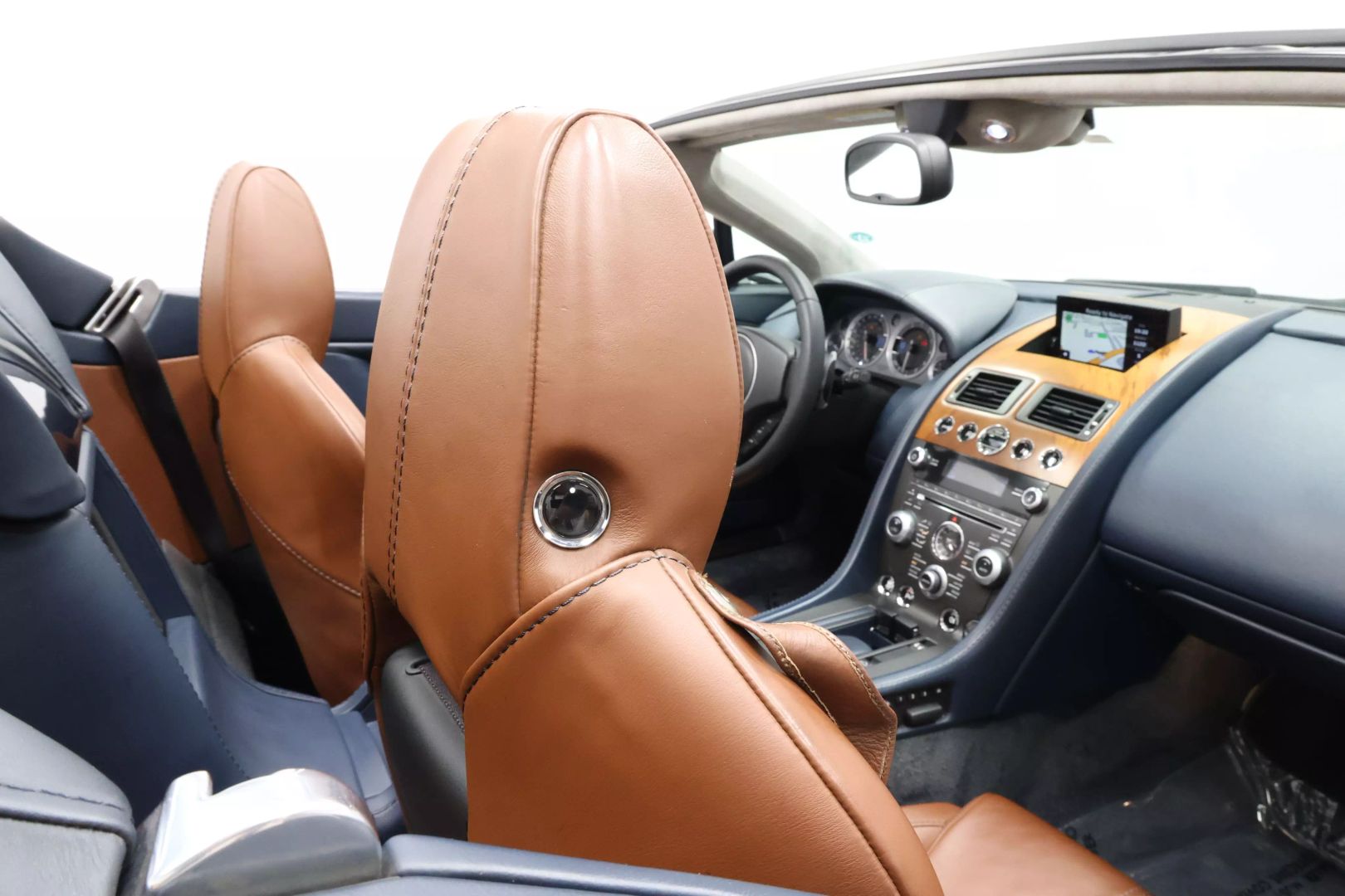 2014 Aston Martin Vantage - Image 60