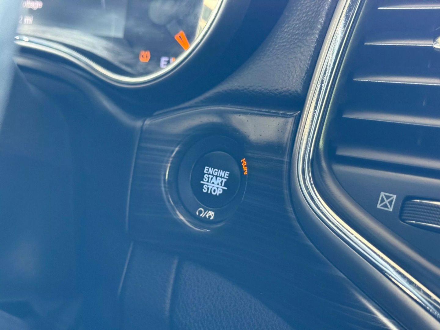2019 Jeep Grand Cherokee - Image 28