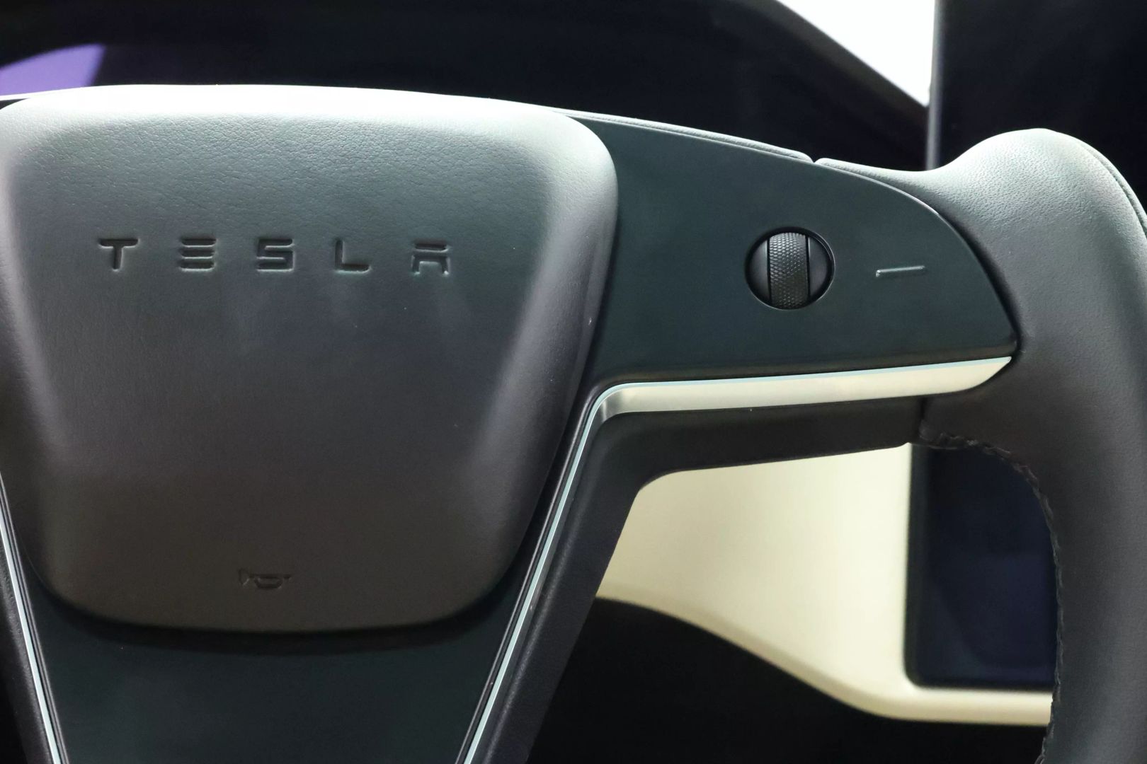 2023 Tesla Model X - Image 24