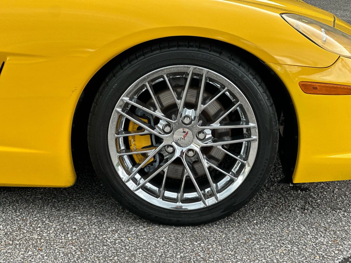 2005 CHEVROLET CORVETTE COUPE V8, 6.0 LITER COUPE 2D