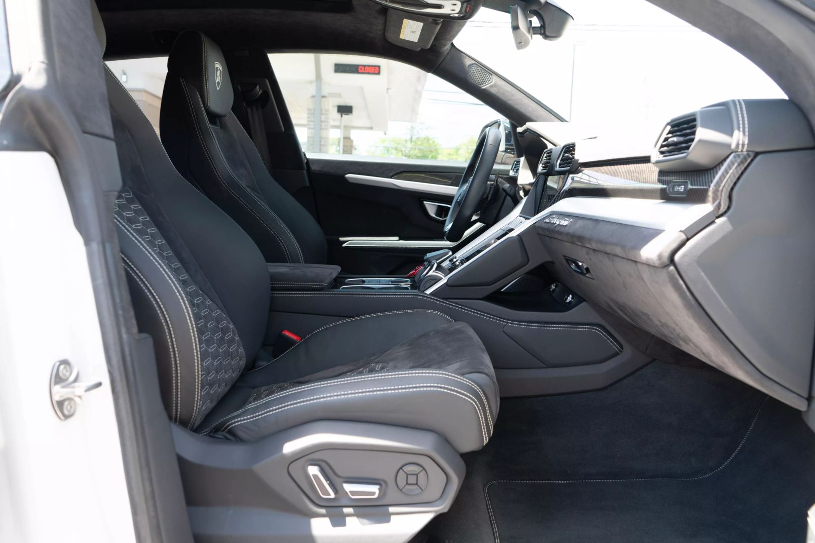2019 Lamborghini Urus - Image 53