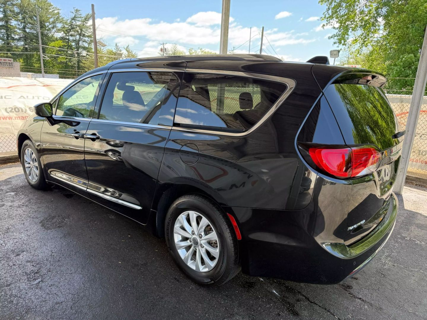 2018 Chrysler Pacifica - Image 13