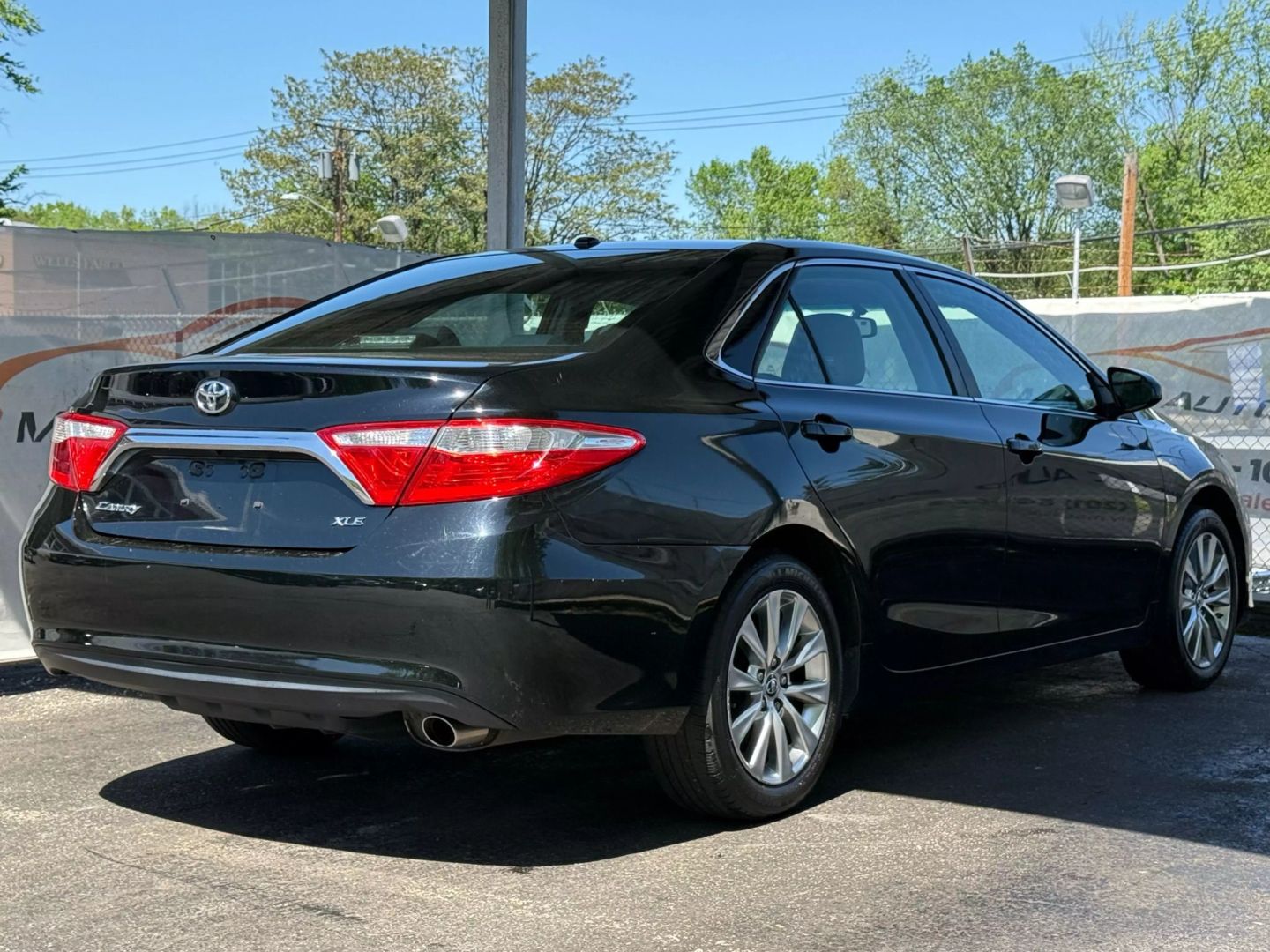 2016 Toyota Camry - Image 11