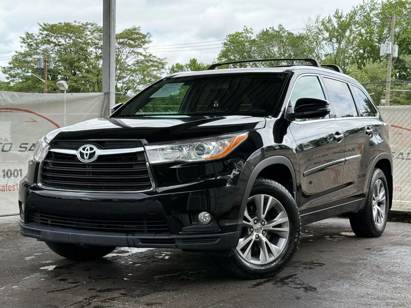 2015 Toyota Highlander - Image 1