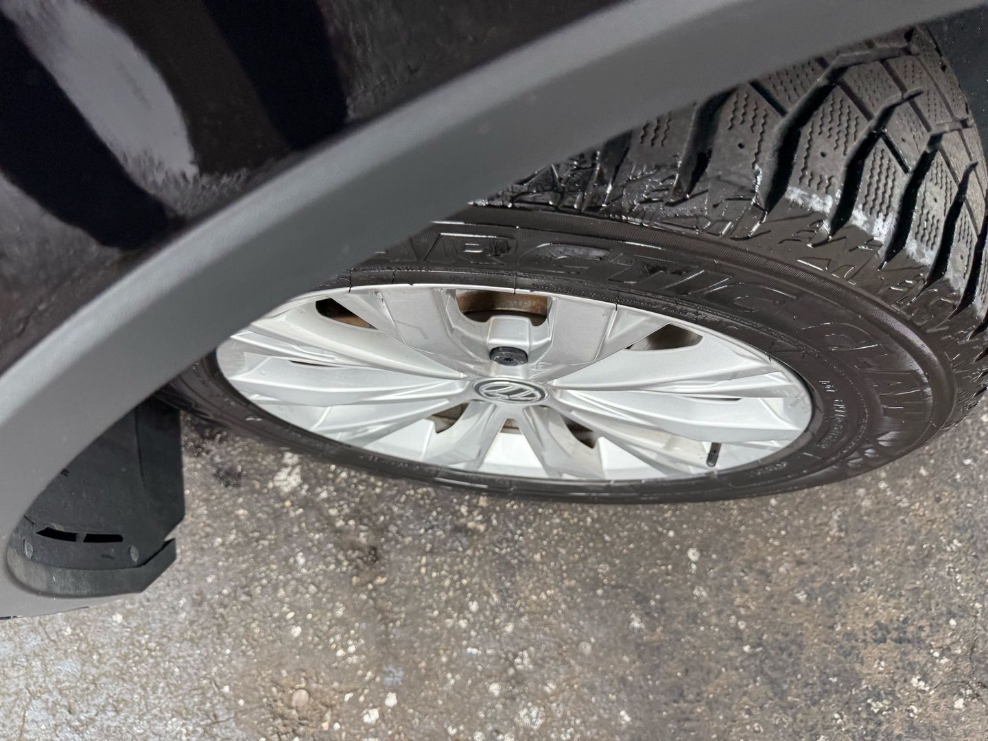 2018 Volkswagen Tiguan - Image 36