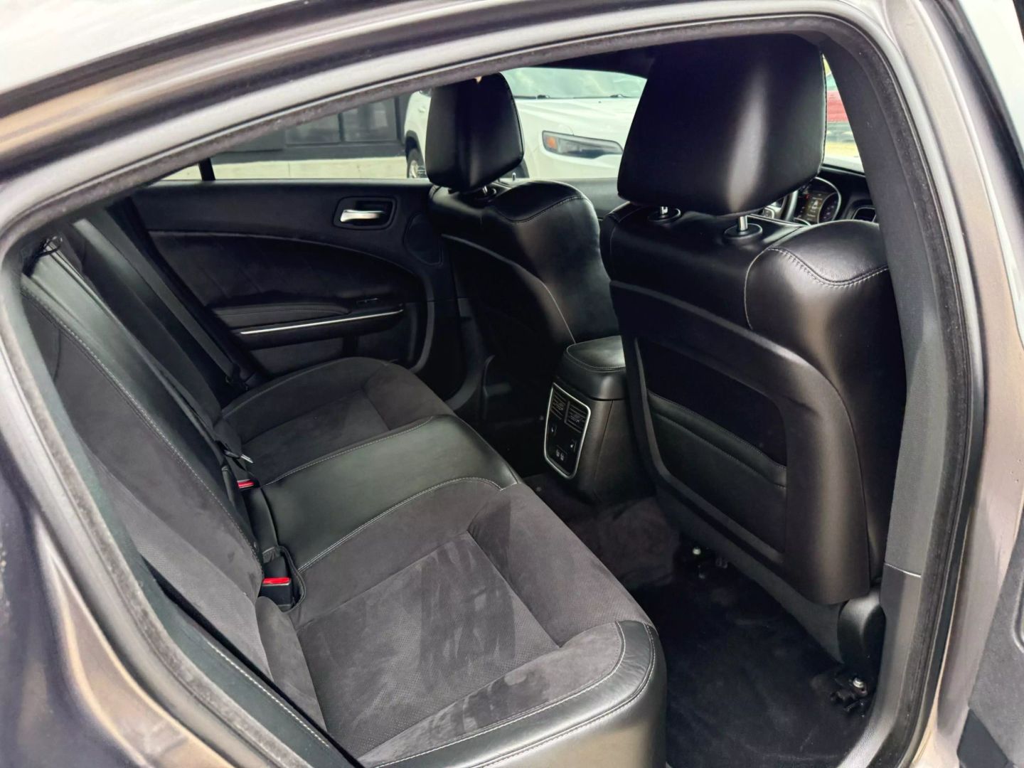 2018 Dodge Charger - Image 22