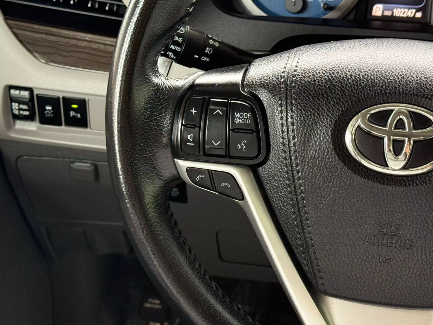 2020 Toyota Sienna - Image 32