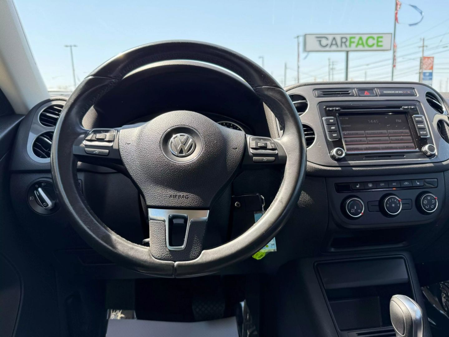 2013 Volkswagen Tiguan - Image 27