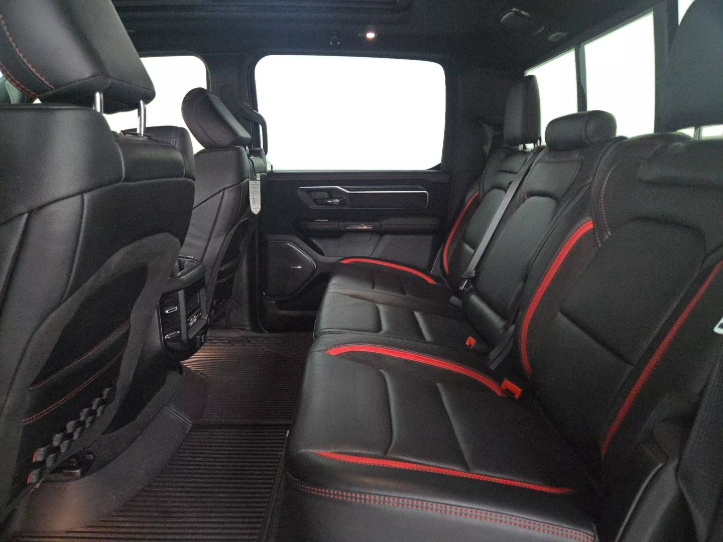 2024 Ram 1500 Crew Cab - Image 10