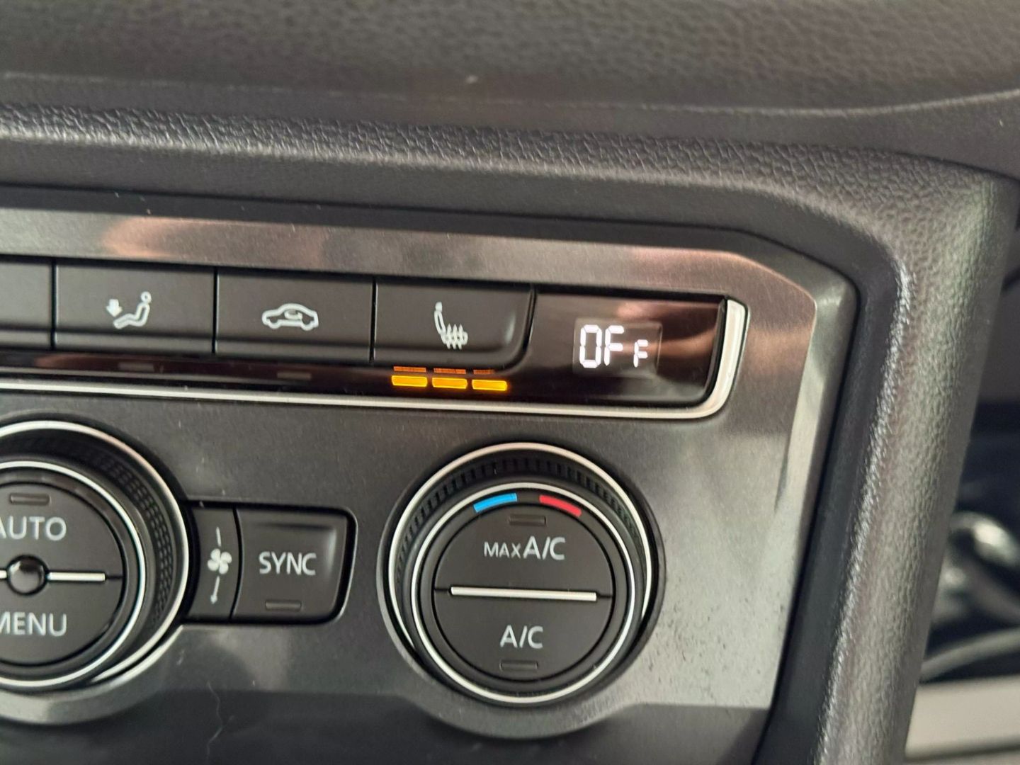 2019 Volkswagen Tiguan - Image 30
