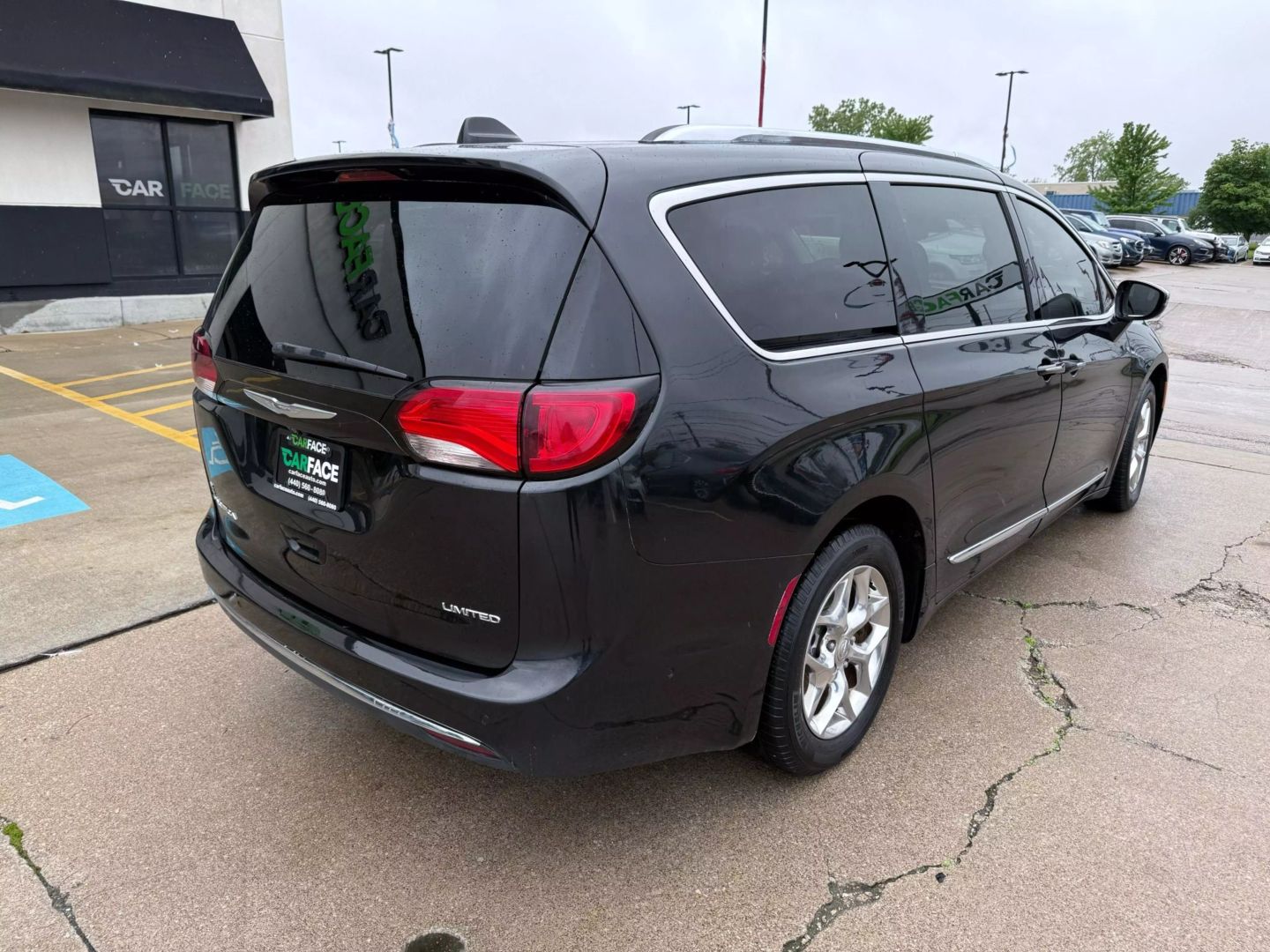 2017 Chrysler Pacifica - Image 14