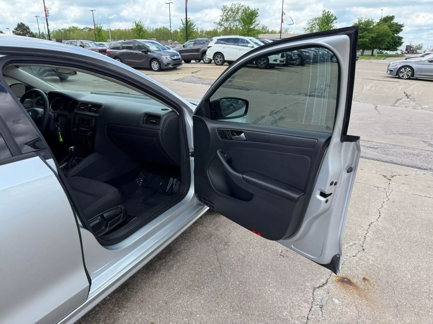 2016 Volkswagen Jetta - Image 22