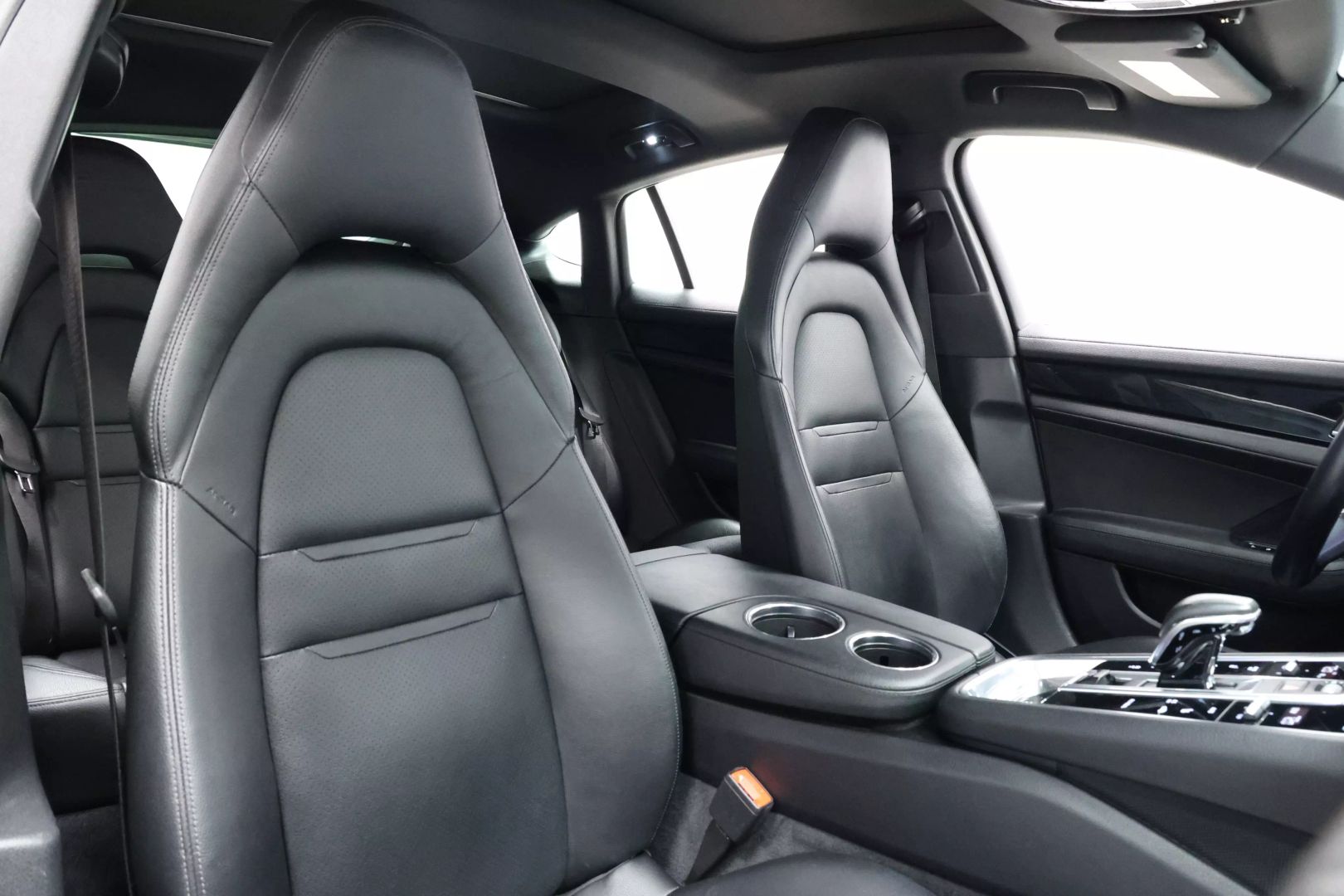 2018 Porsche Panamera - Image 88