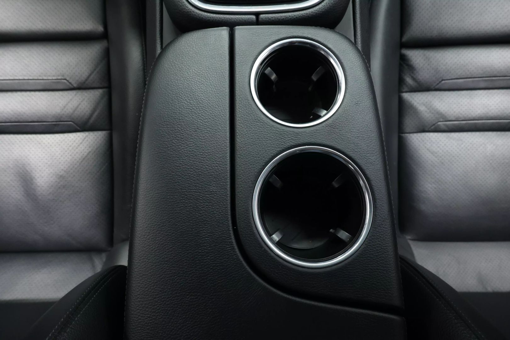 2018 Porsche Panamera - Image 42