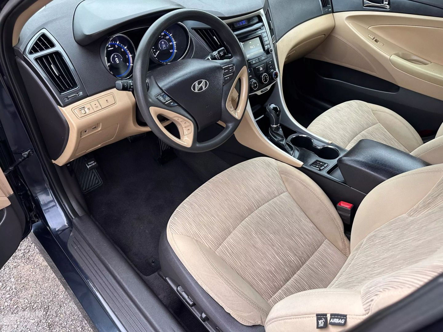 2014 Hyundai Sonata - Image 13