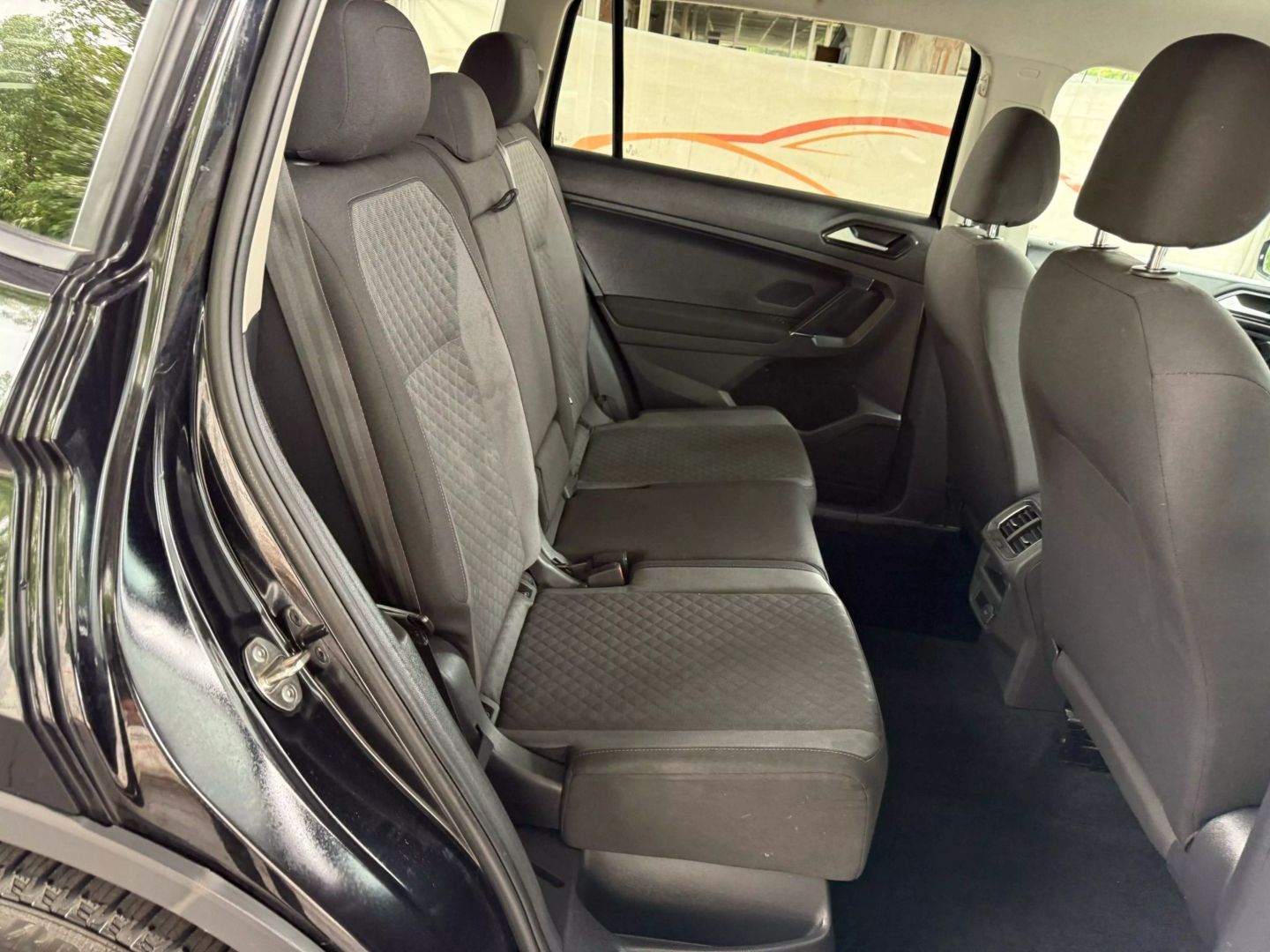 2018 Volkswagen Tiguan - Image 22