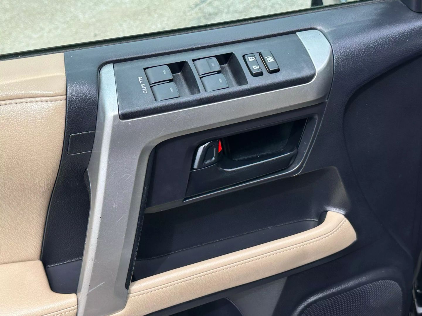 2013 Toyota 4runner - Image 12