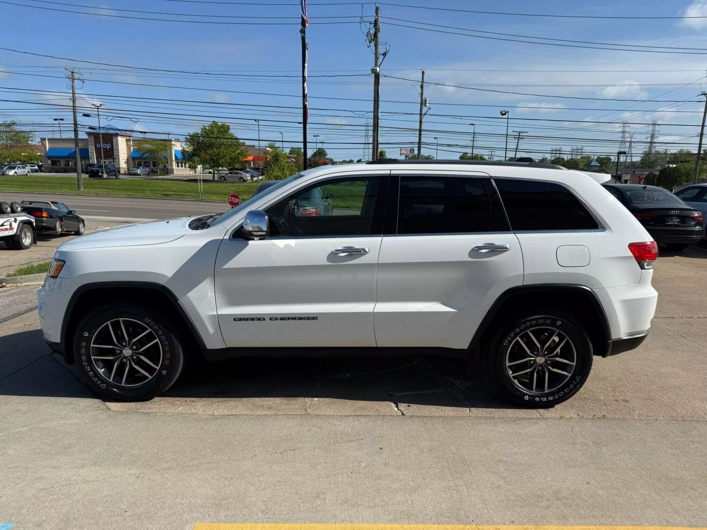 2017 Jeep Grand Cherokee - Image 6