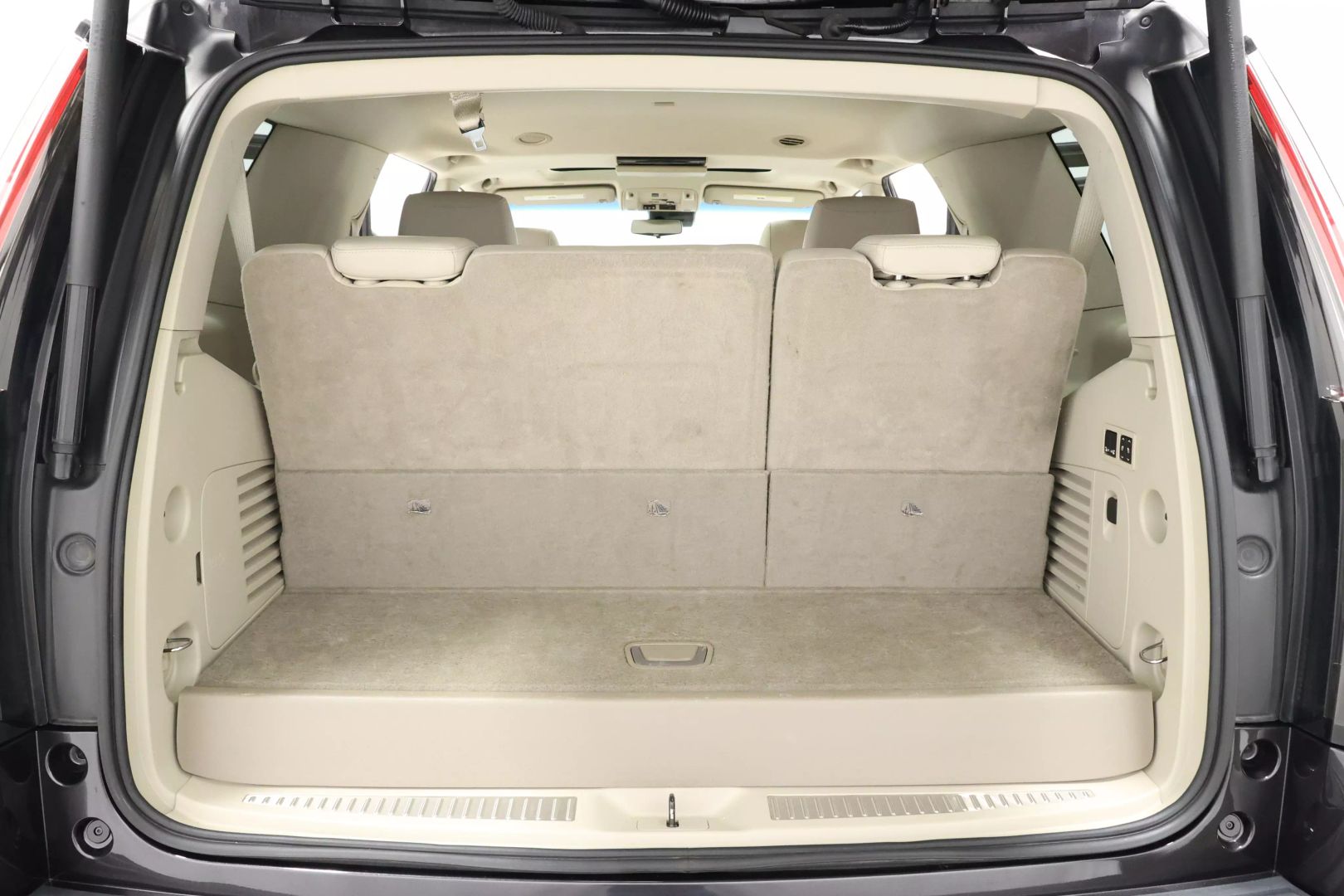 2017 Cadillac Escalade - Image 65