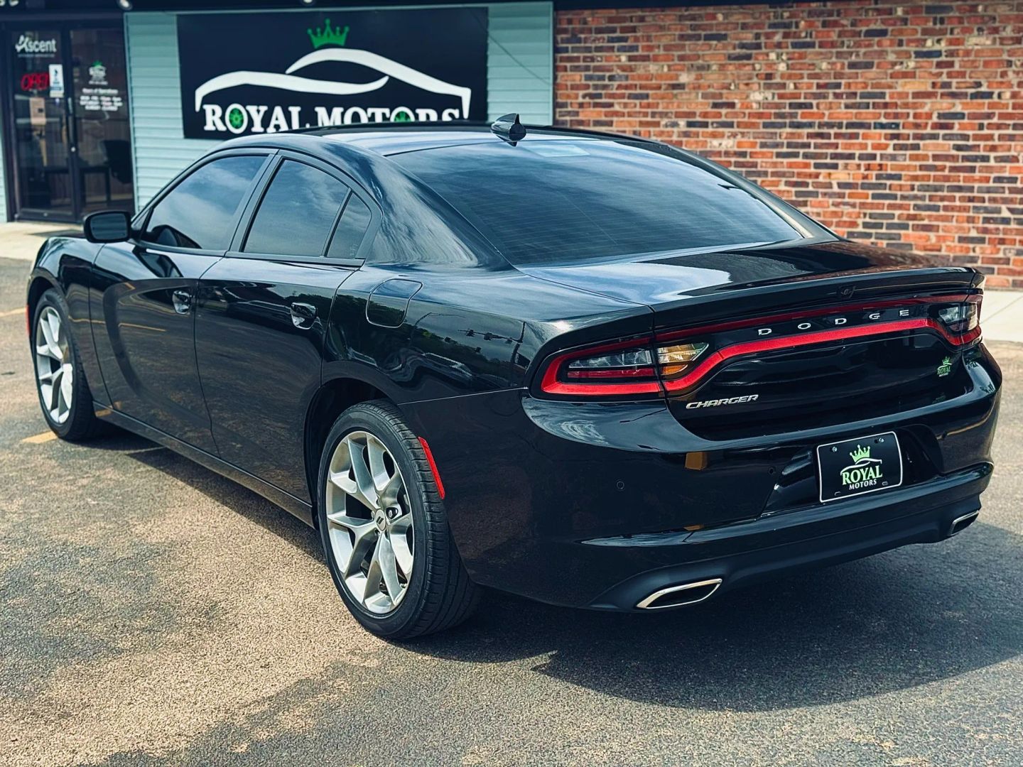 2022 Dodge Charger - Image 9