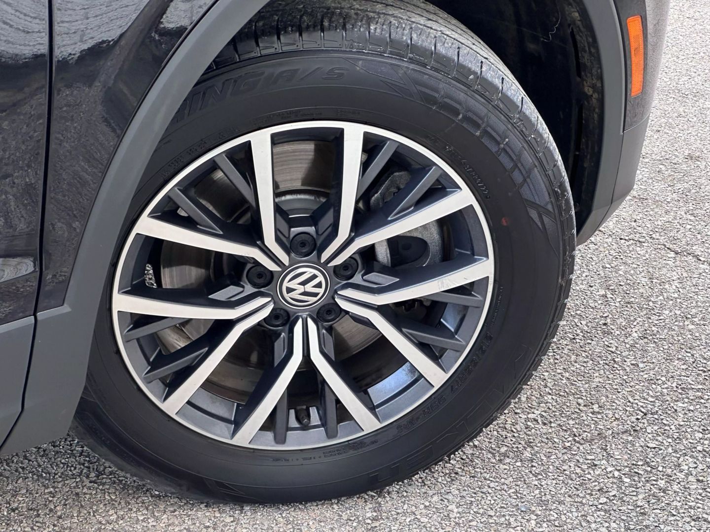 2020 Volkswagen Tiguan - Image 31