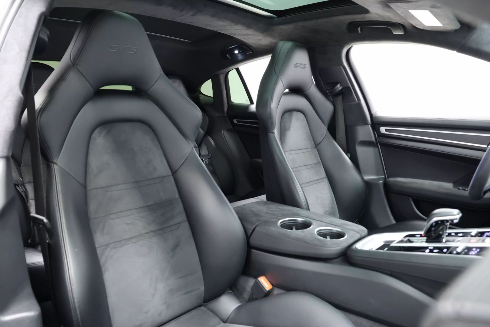 2020 Porsche Panamera - Image 97