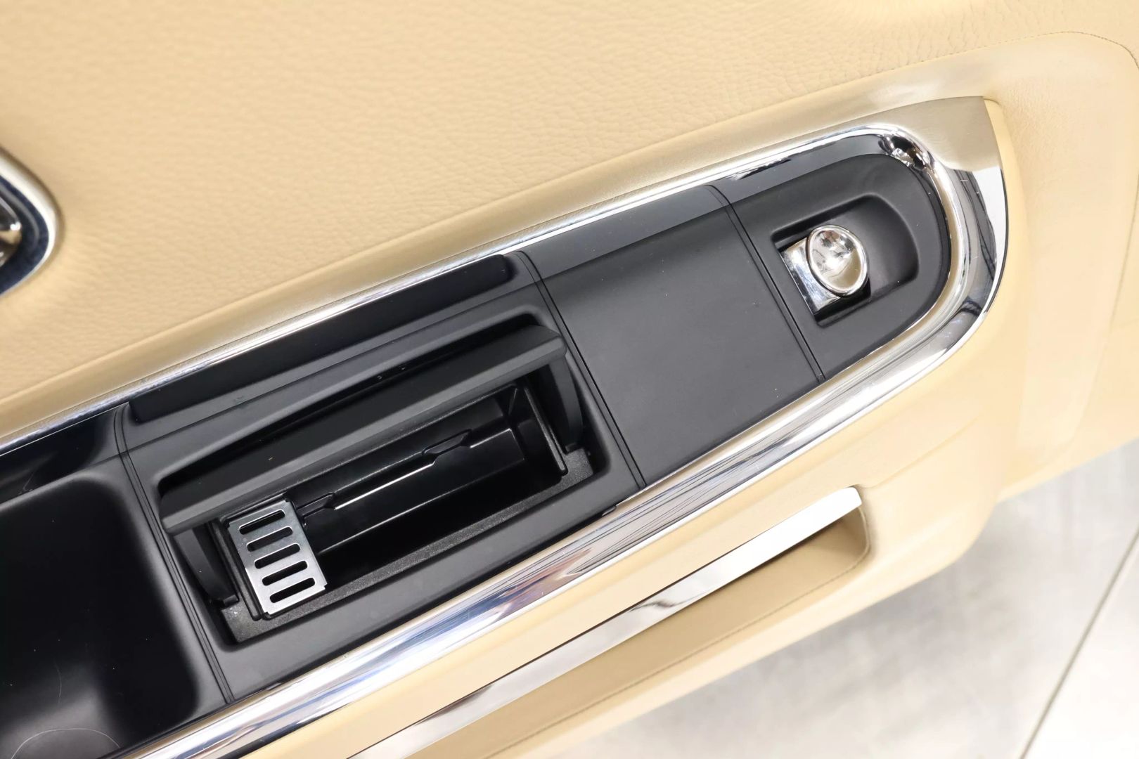 2010 Rolls-royce Ghost - Image 40