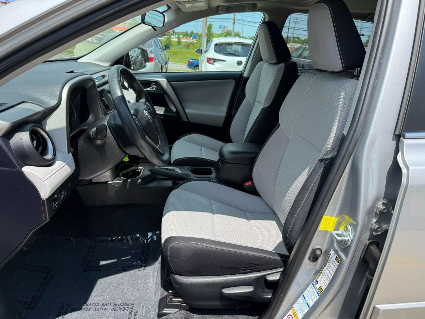 2017 Toyota Rav4 - Image 18