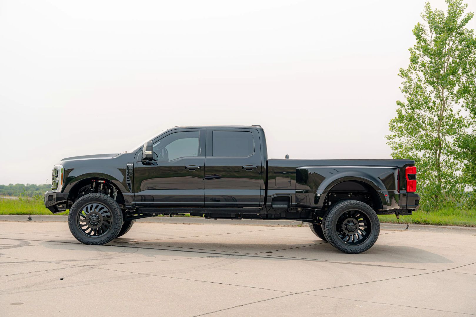 2024 Ford F350 Super Duty Crew Cab - Image 7