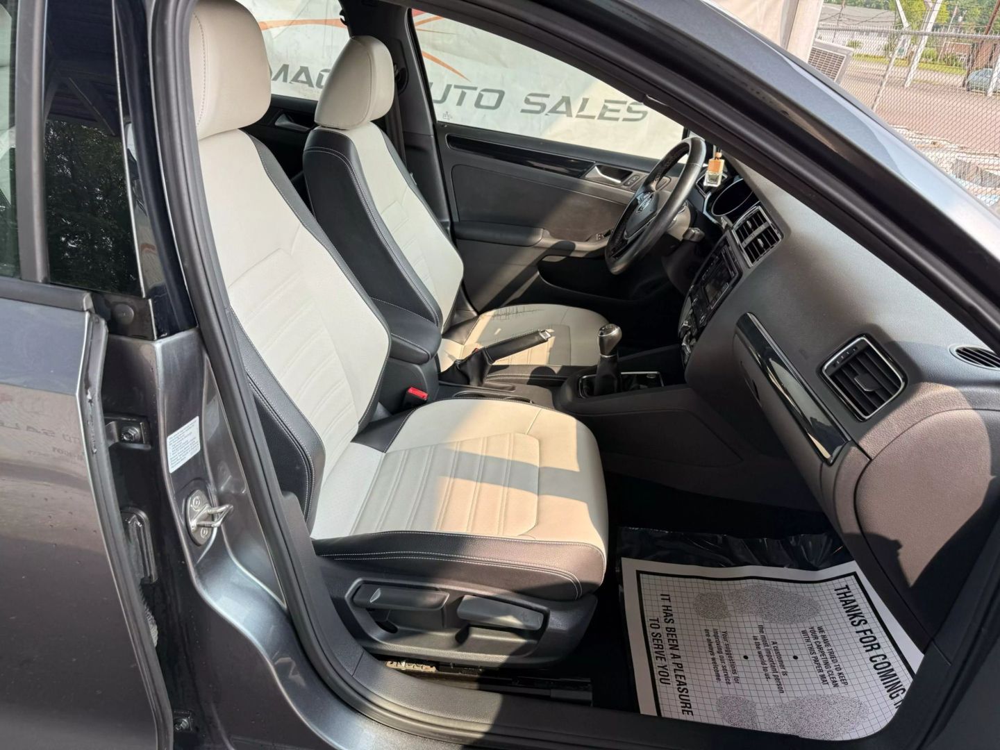 2015 Volkswagen Jetta - Image 25