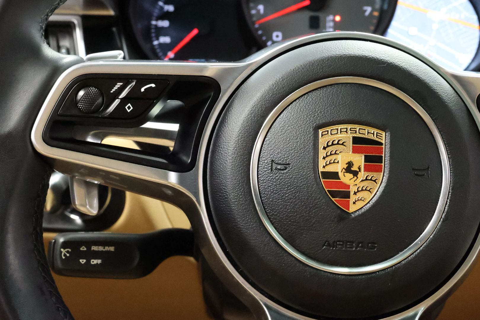 2017 Porsche Macan - Image 23