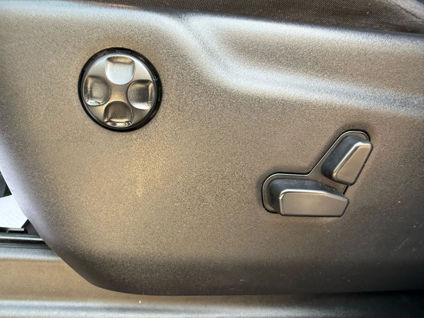 2018 Jeep Grand Cherokee - Image 18