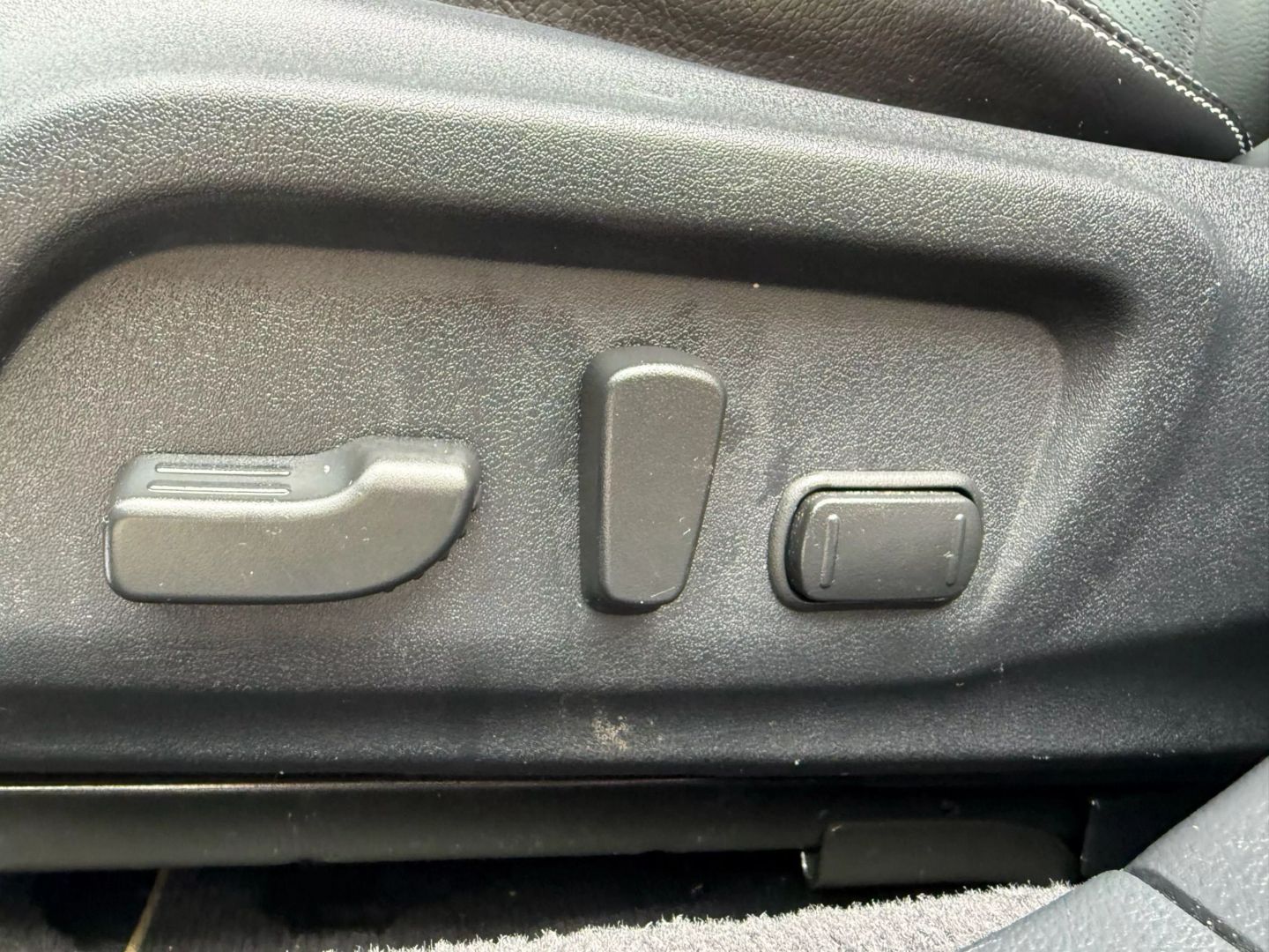 2017 Subaru Outback - Image 19