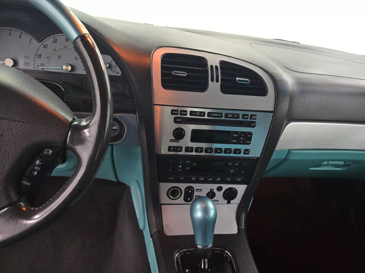 2002 Ford Thunderbird - Image 13