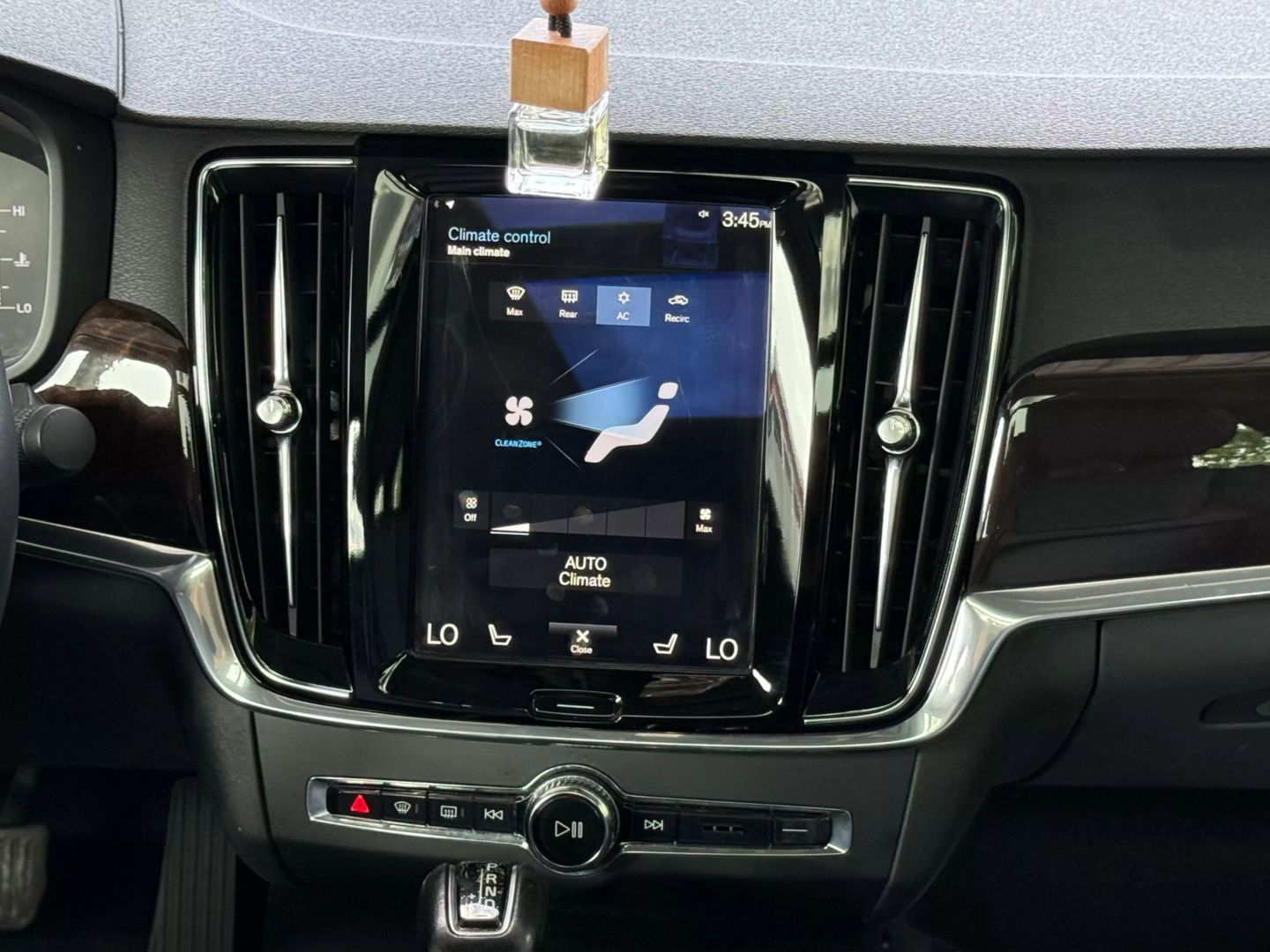 2018 Volvo S90 - Image 28