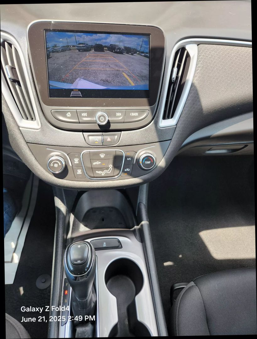 2020 Chevrolet Malibu - Image 21