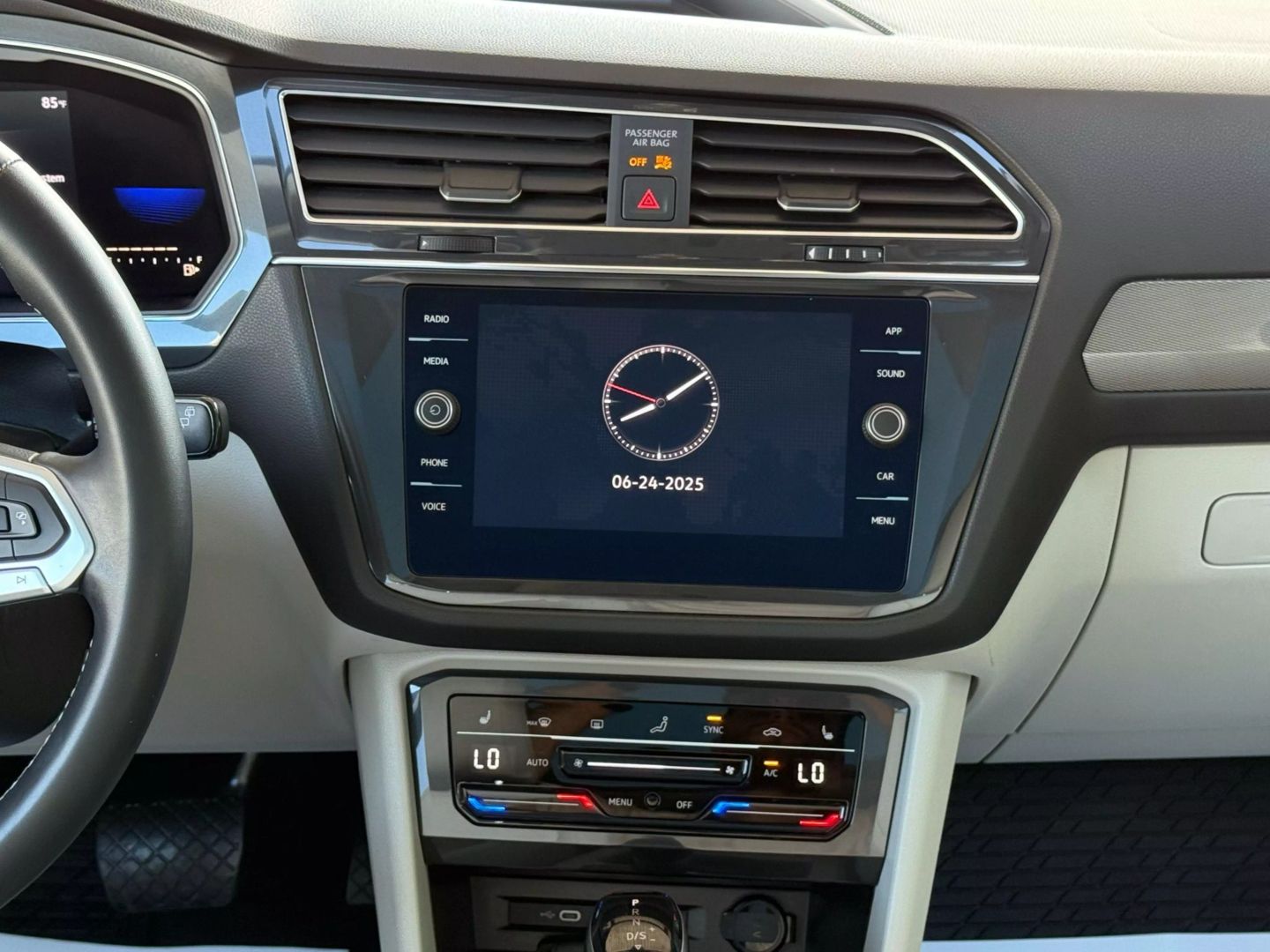2022 Volkswagen Tiguan - Image 28